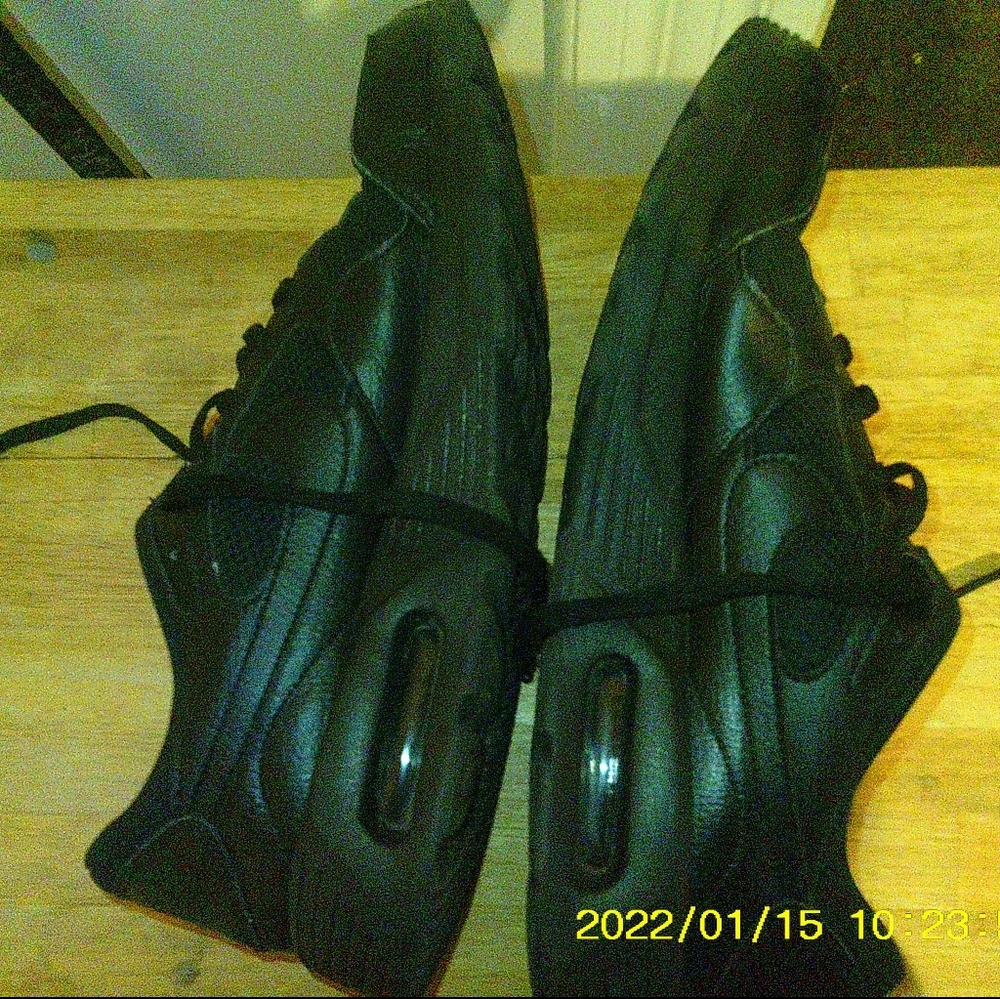 Black Nike air max shoes size 12